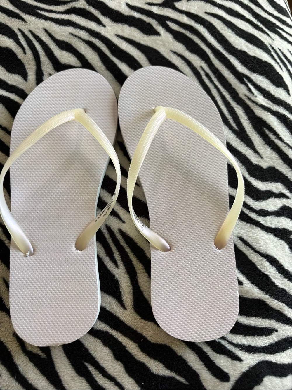 Women's Cream Strap White Textured Flip Flops